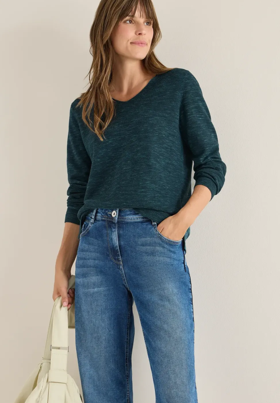 V-Neck Pullover