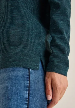 V-Neck Pullover