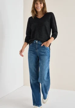 V-Neck Pullover