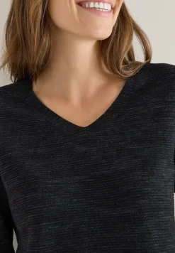 V-Neck Pullover
