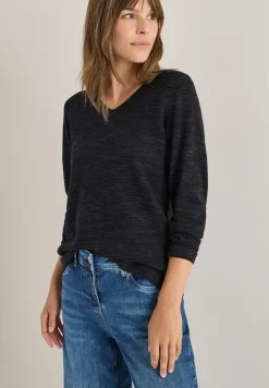 V-Neck Pullover
