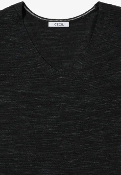 V-Neck Pullover