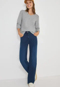 V-Neck Pullover