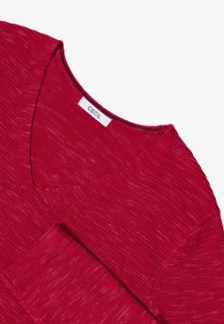 V-Neck Pullover