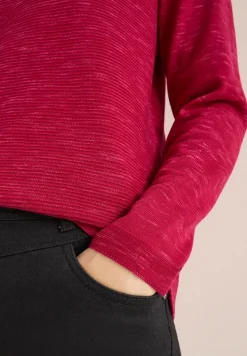 V-Neck Pullover