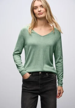 V-Neck Pullover