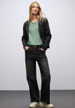 V-Neck Pullover