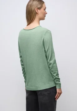 V-Neck Pullover