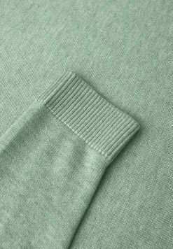 V-Neck Pullover