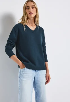 V-Neck Pullover