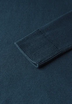 V-Neck Pullover