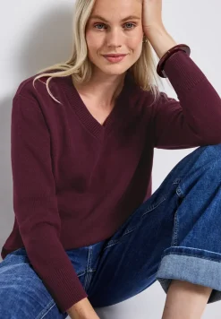 V-Neck Pullover