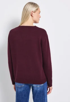 V-Neck Pullover