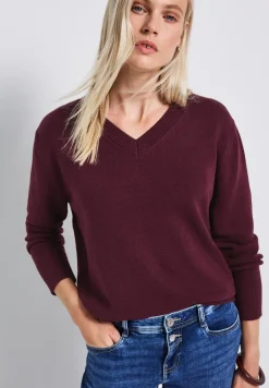 V-Neck Pullover