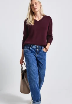 V-Neck Pullover