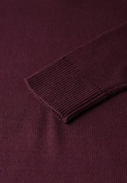 V-Neck Pullover