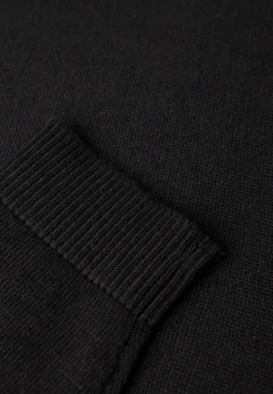 V-Neck Pullover