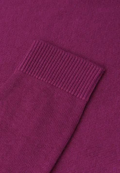V-Neck Pullover
