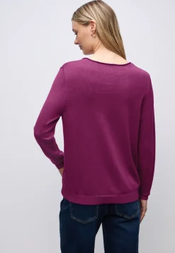 V-Neck Pullover