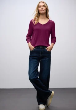 V-Neck Pullover