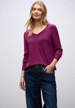 V-Neck Pullover