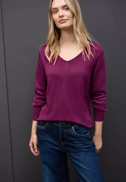 V-Neck Pullover