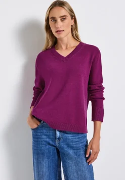 V-Neck Pullover