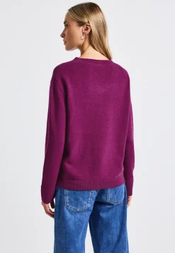 V-Neck Pullover