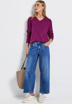 V-Neck Pullover