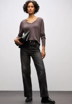 V-Neck Pullover