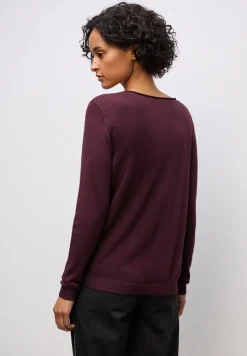 V-Neck Pullover