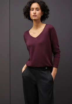 V-Neck Pullover