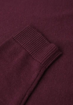 V-Neck Pullover