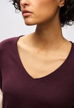 V-Neck Pullover
