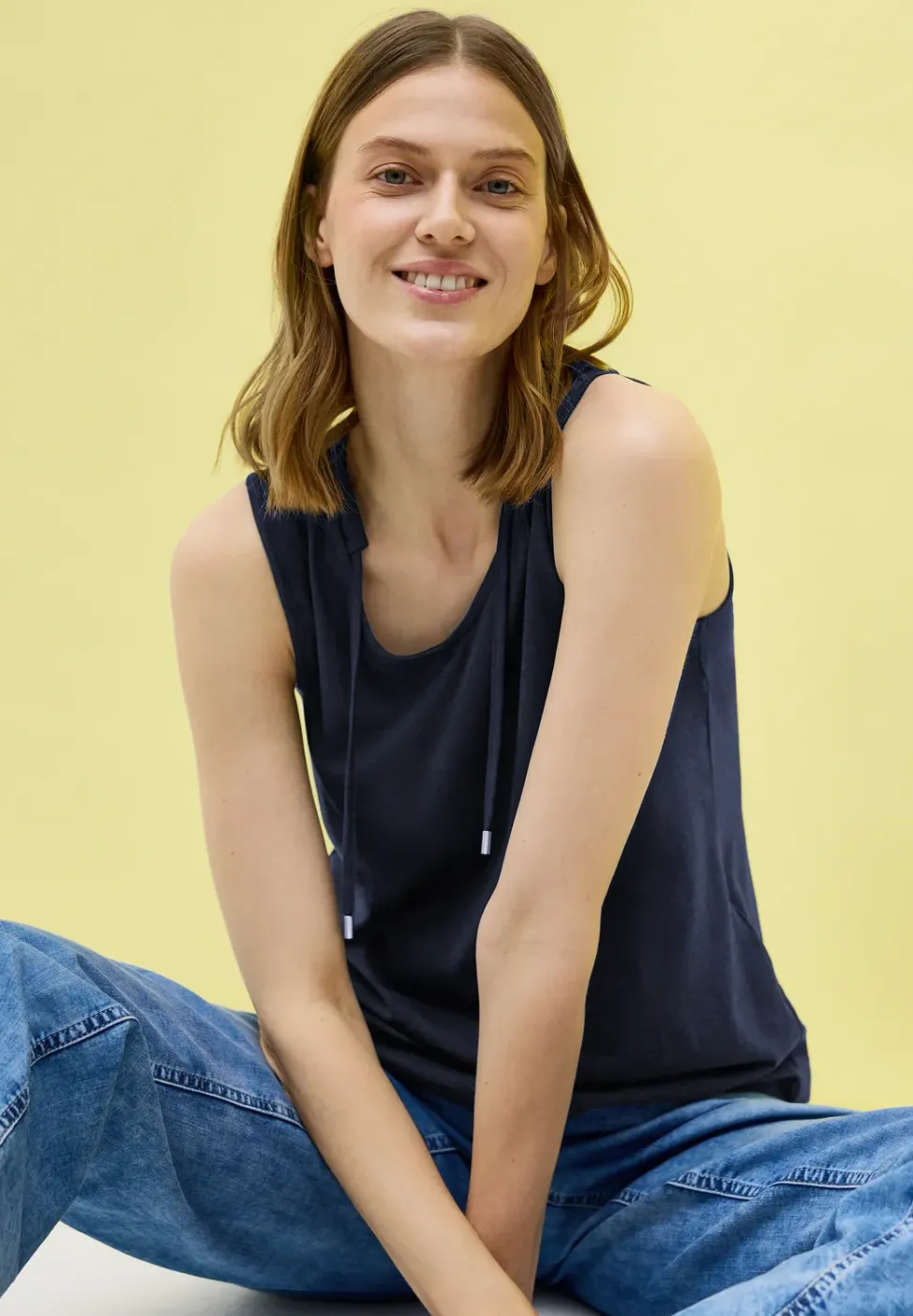 V-Neck Top mit Bändern