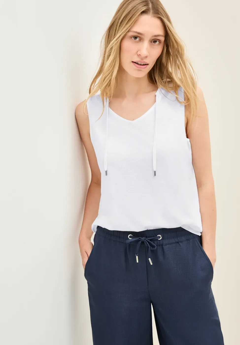 V-Neck Top mit Bändern