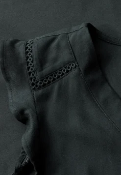 V-Neck Top mit Häkeldetails