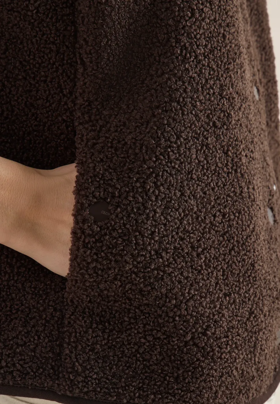 Weste aus Teddy-Material mit Rundhals