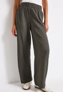 Wide Leg Crinkle Hose