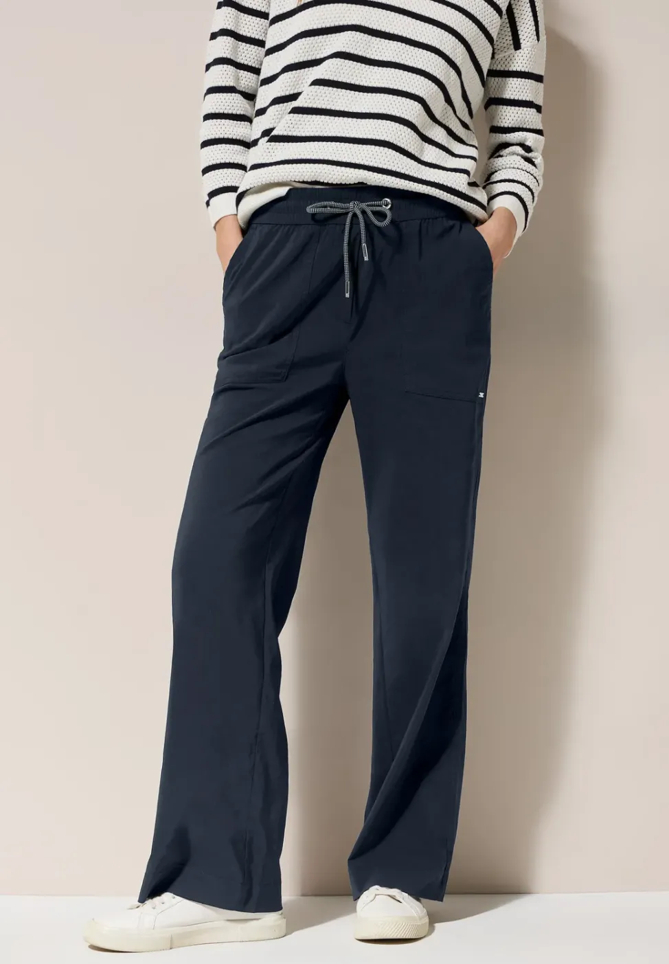 Wide Leg Hose