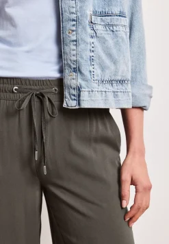 Wide Leg Hose