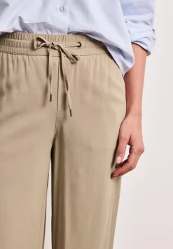 Wide Leg Hose
