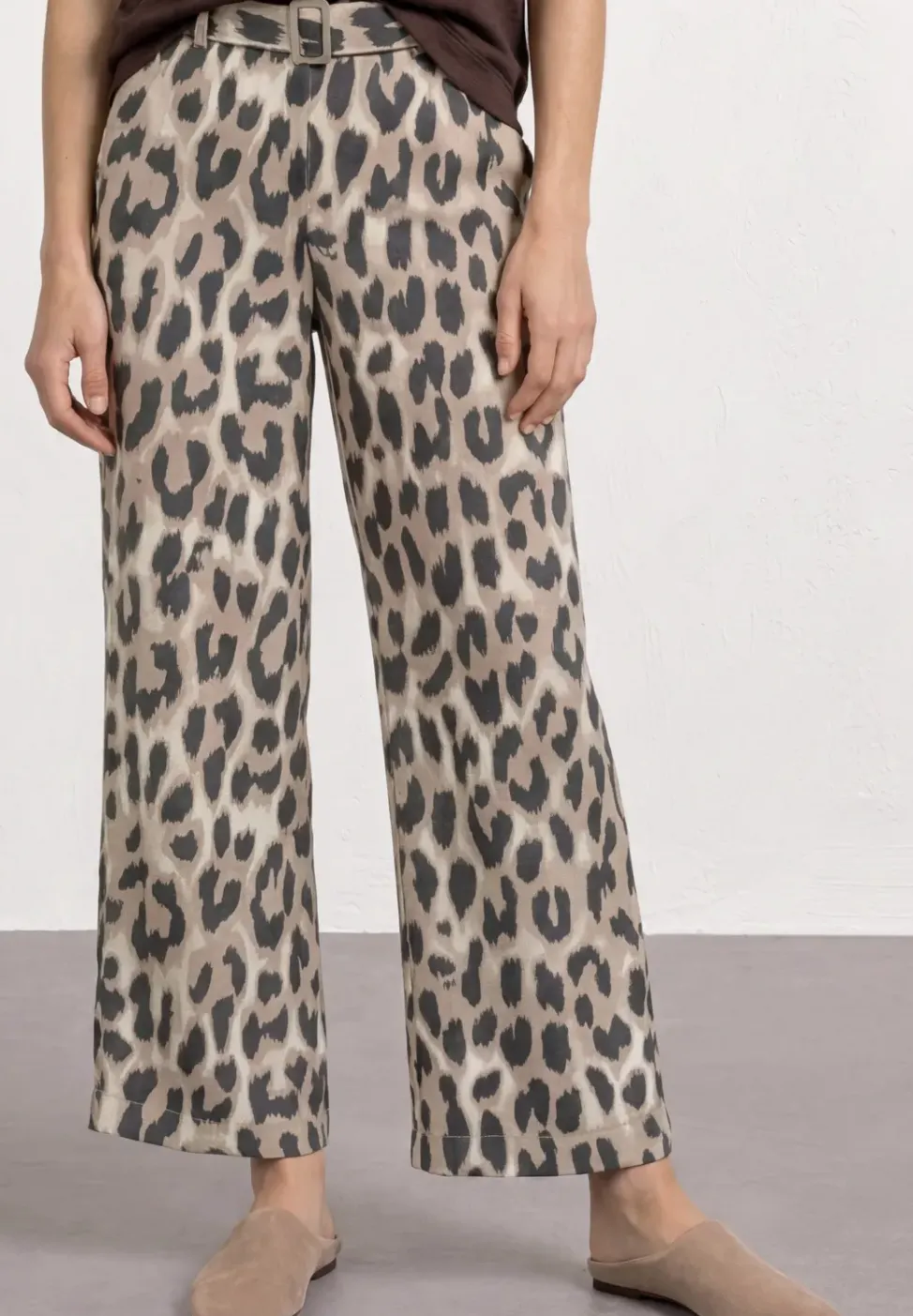 Wide Leg Hose mit Gürtel und Leo-Print