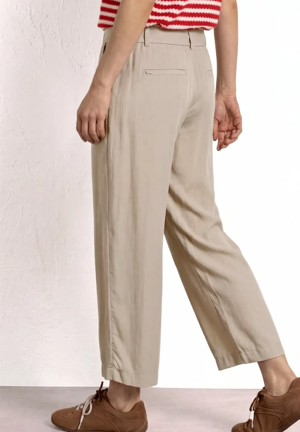 Wide Leg Hose mit Gürteldetail