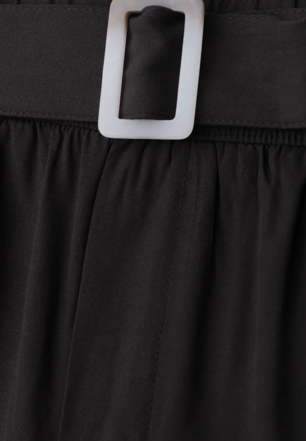 Wide Leg Hose mit Gürteldetail