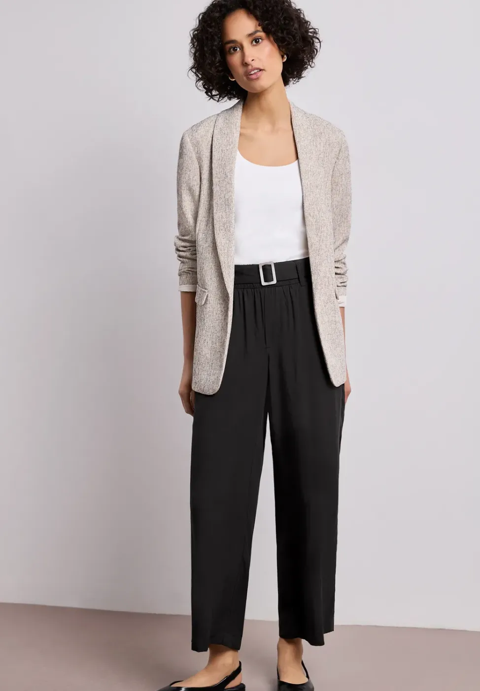 Wide Leg Hose mit Gürteldetail