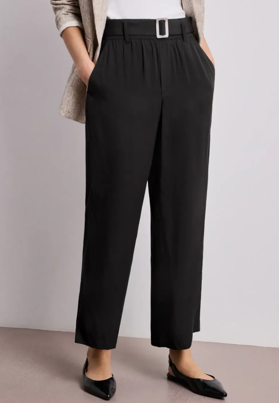 Wide Leg Hose mit Gürteldetail
