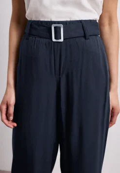 Wide Leg Hose mit Gürteldetail