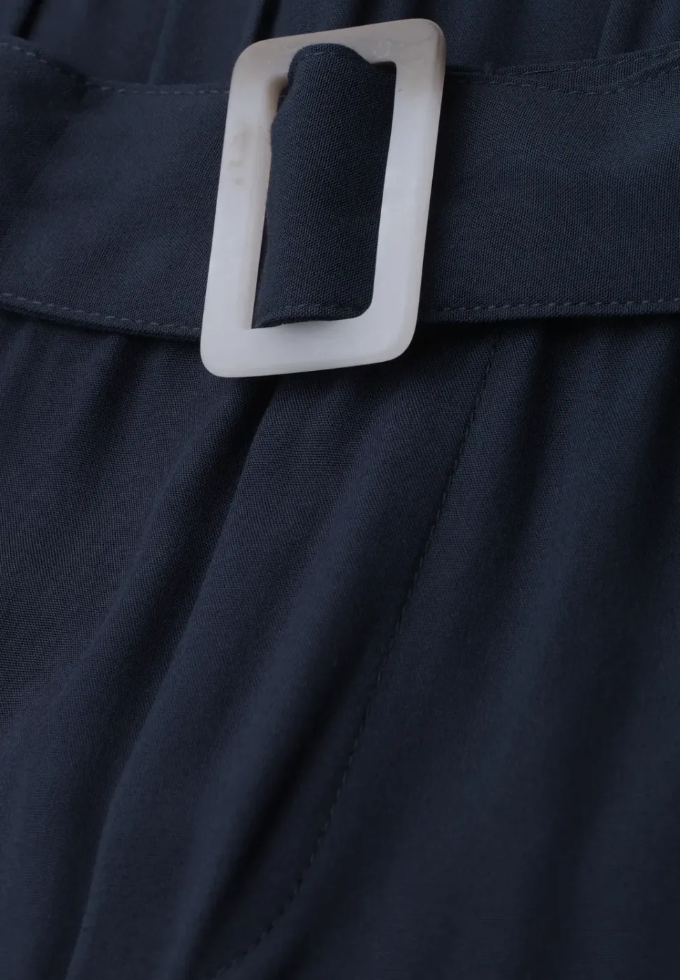 Wide Leg Hose mit Gürteldetail