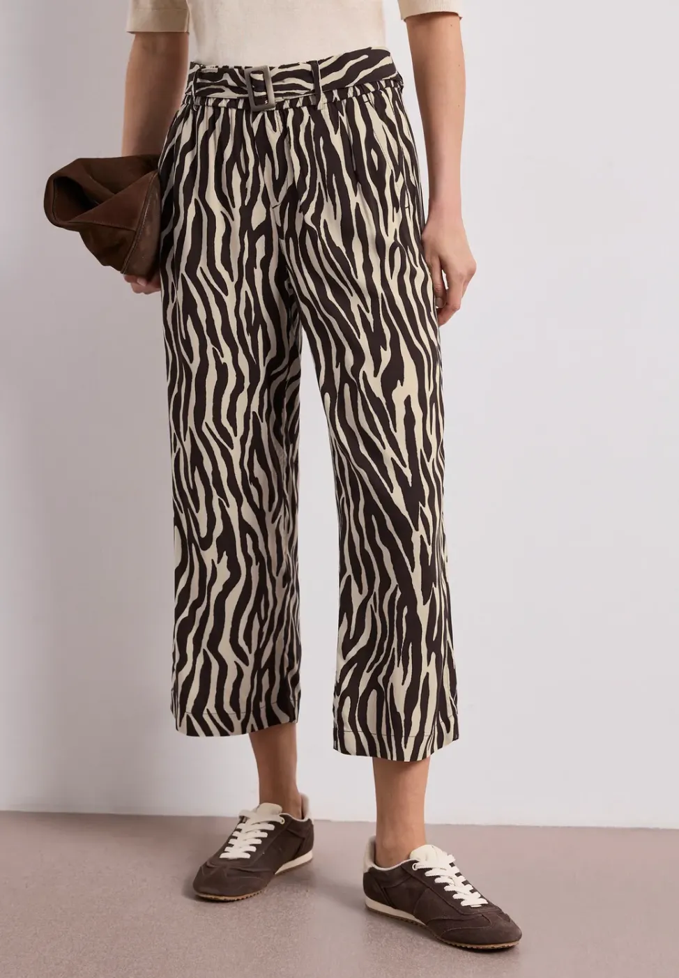 Wide Leg Hose mit Gürteldetail